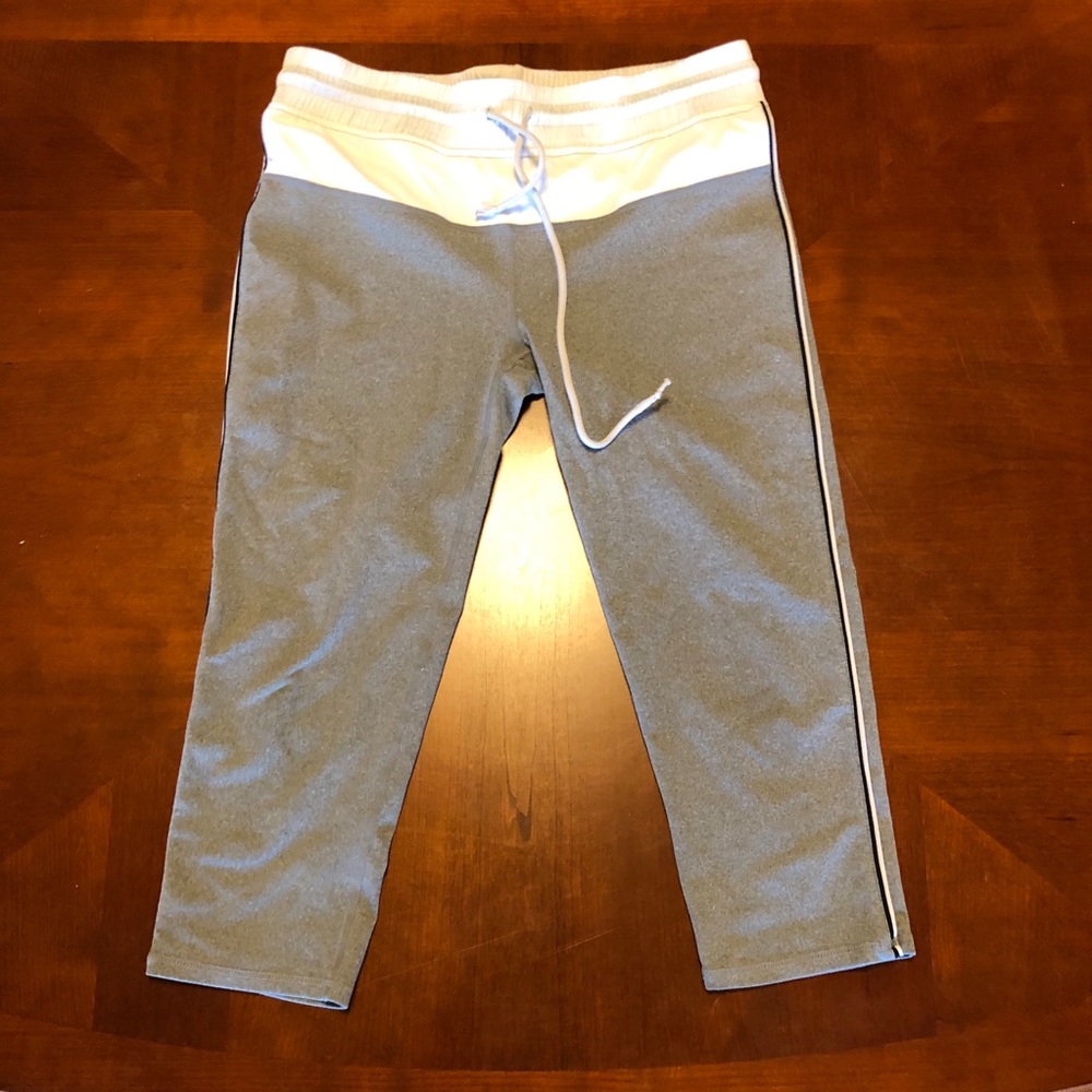 Fabletics gray white drawstring capris M